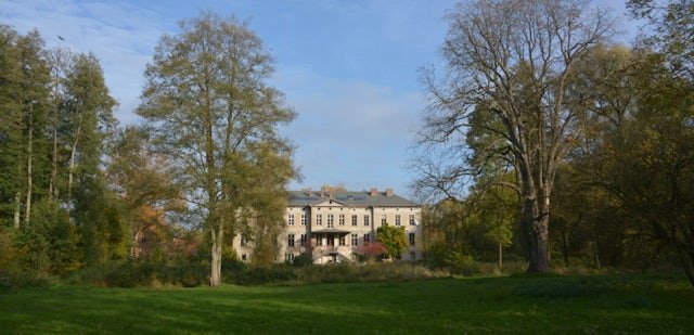 Gutshaus und Kavaliershaus Hugoldsdorf