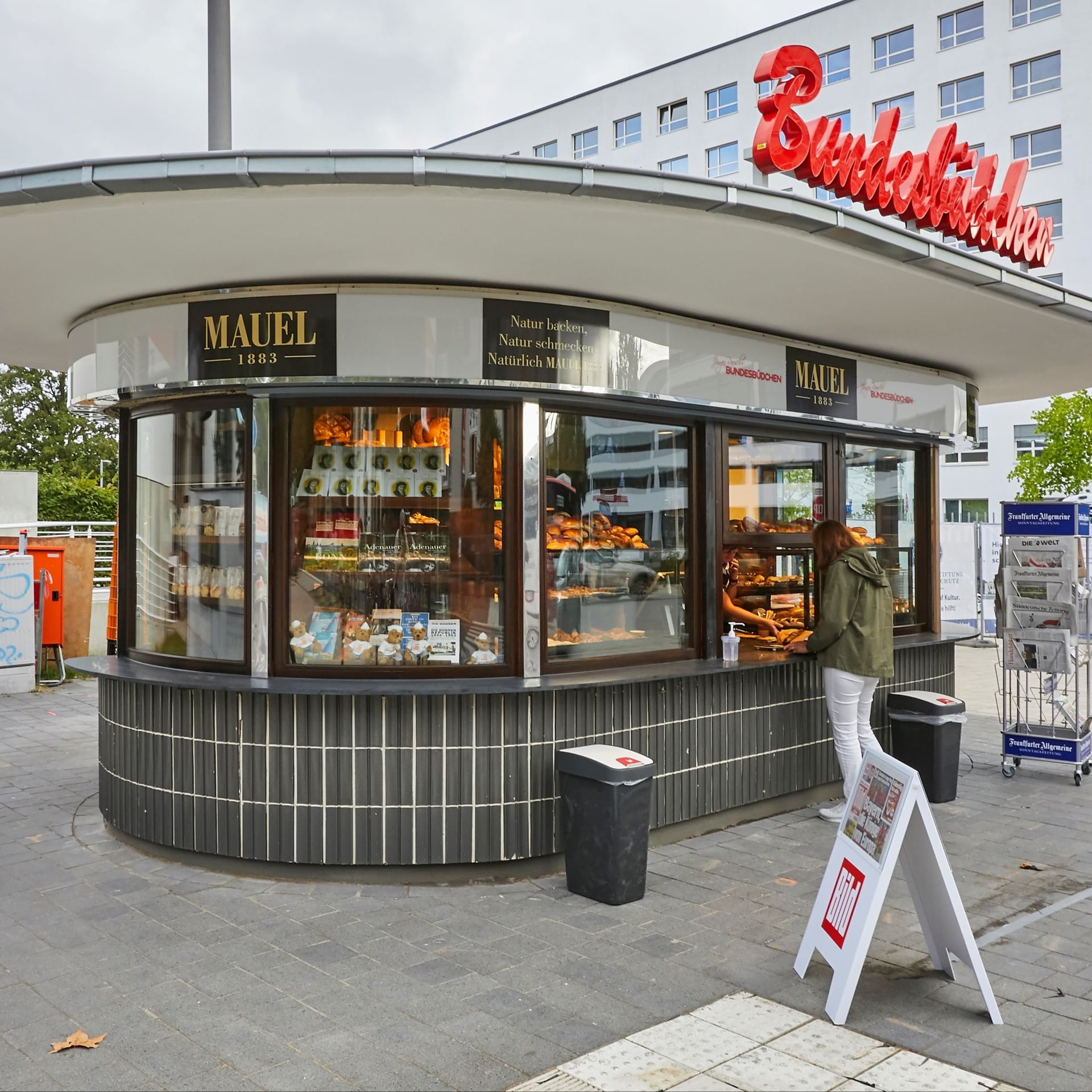 Zeitzeuge einer Nutzungsgeschichte: Das Bundesbüdchen in Bonn (kleines Wahrzeichen der ehemaligen Hauptstadt der Bundesrepublik) (NW)