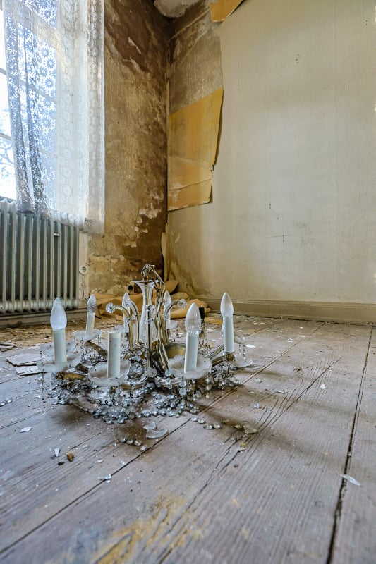 Historische Überbleibsel: Früher waren die Räumlichkeiten des Hotels schön ausgestattet. Historische Überbleibsel: Früher waren die Räumlichkeiten des Hotels schön ausgestattet.