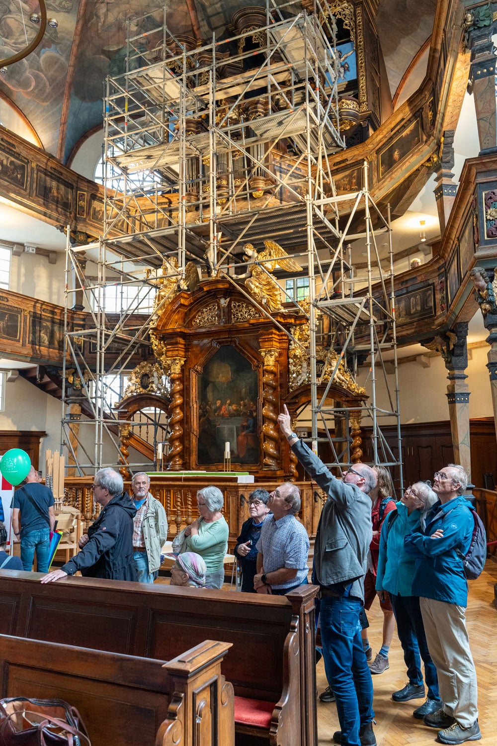 Schaubaustelle: Restaurierungsmaßnahmen des Deckengemäldes in der Dreifaltigkeitskirche Schaubaustelle: Restaurierungsmaßnahmen des Deckengemäldes in der Dreifaltigkeitskirche