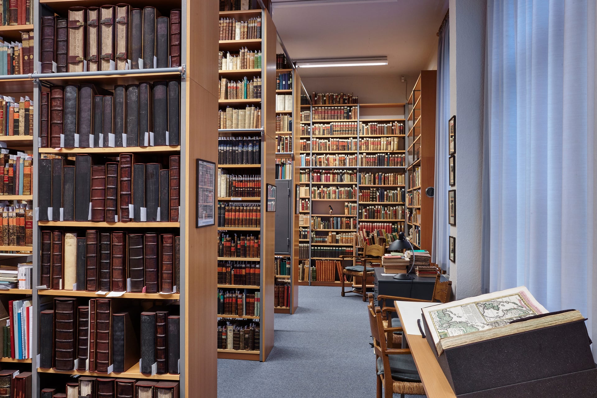 Versorgt Menschen seit jeher mit Wissen: Bibliothek des Mariengymnasiums Jever Versorgt Menschen seit jeher mit Wissen: Bibliothek des Mariengymnasiums Jever